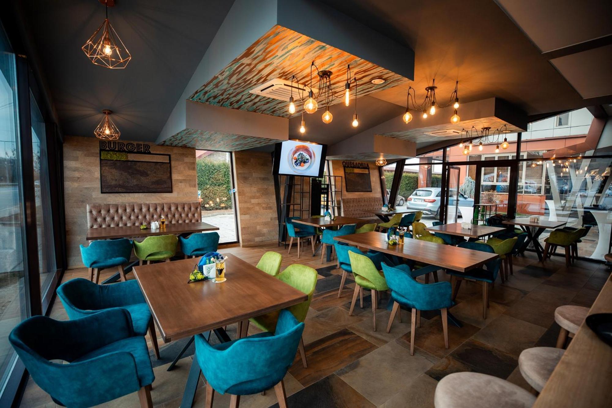 Hotel Grandis Apulum Mioveni ภายนอก รูปภาพ