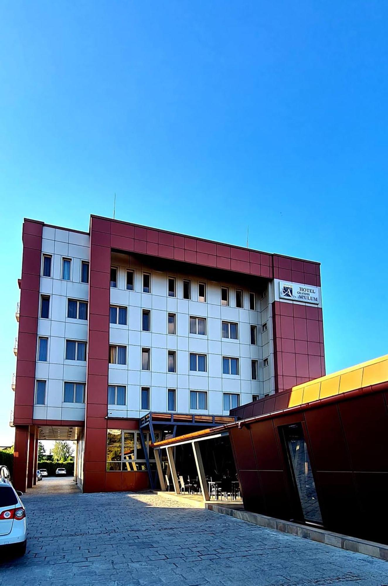 Hotel Grandis Apulum Mioveni ภายนอก รูปภาพ