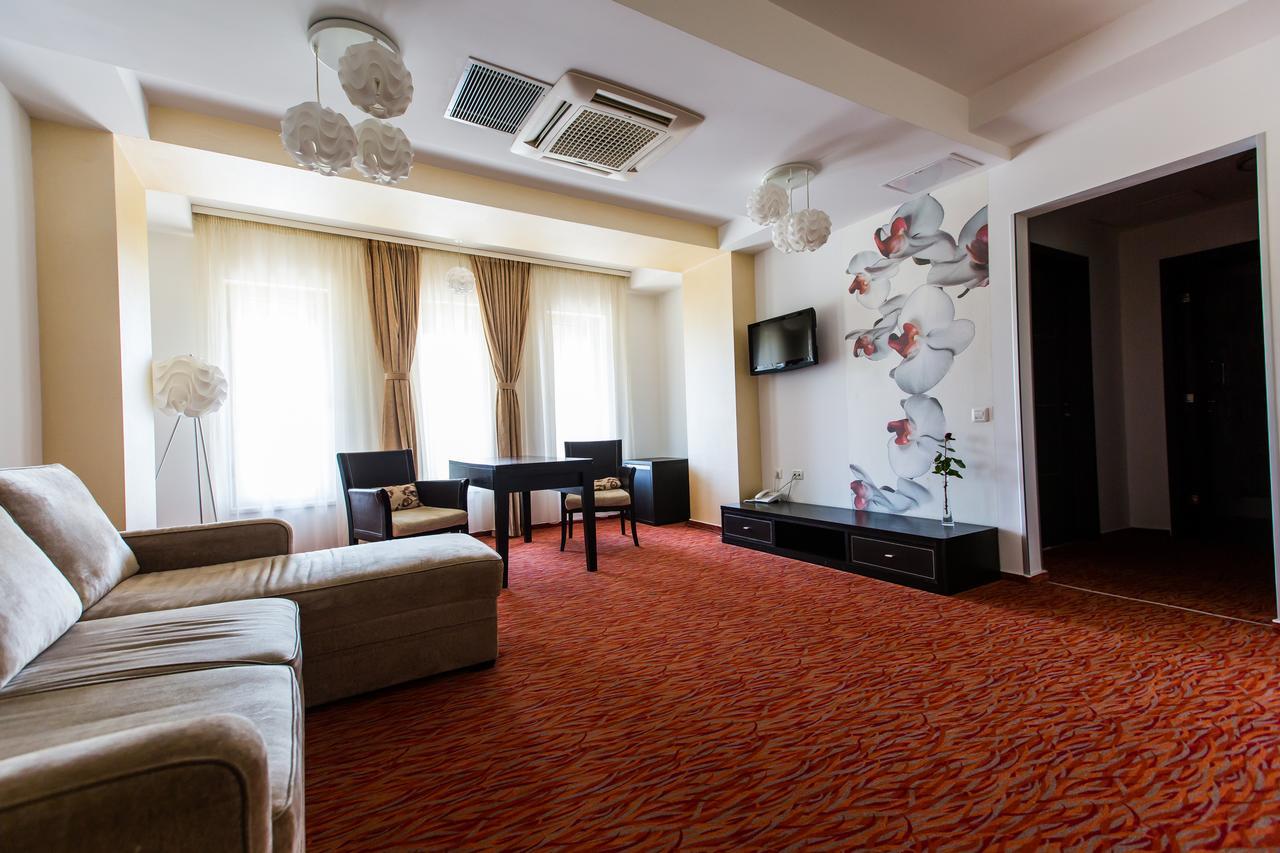 Hotel Grandis Apulum Mioveni ภายนอก รูปภาพ