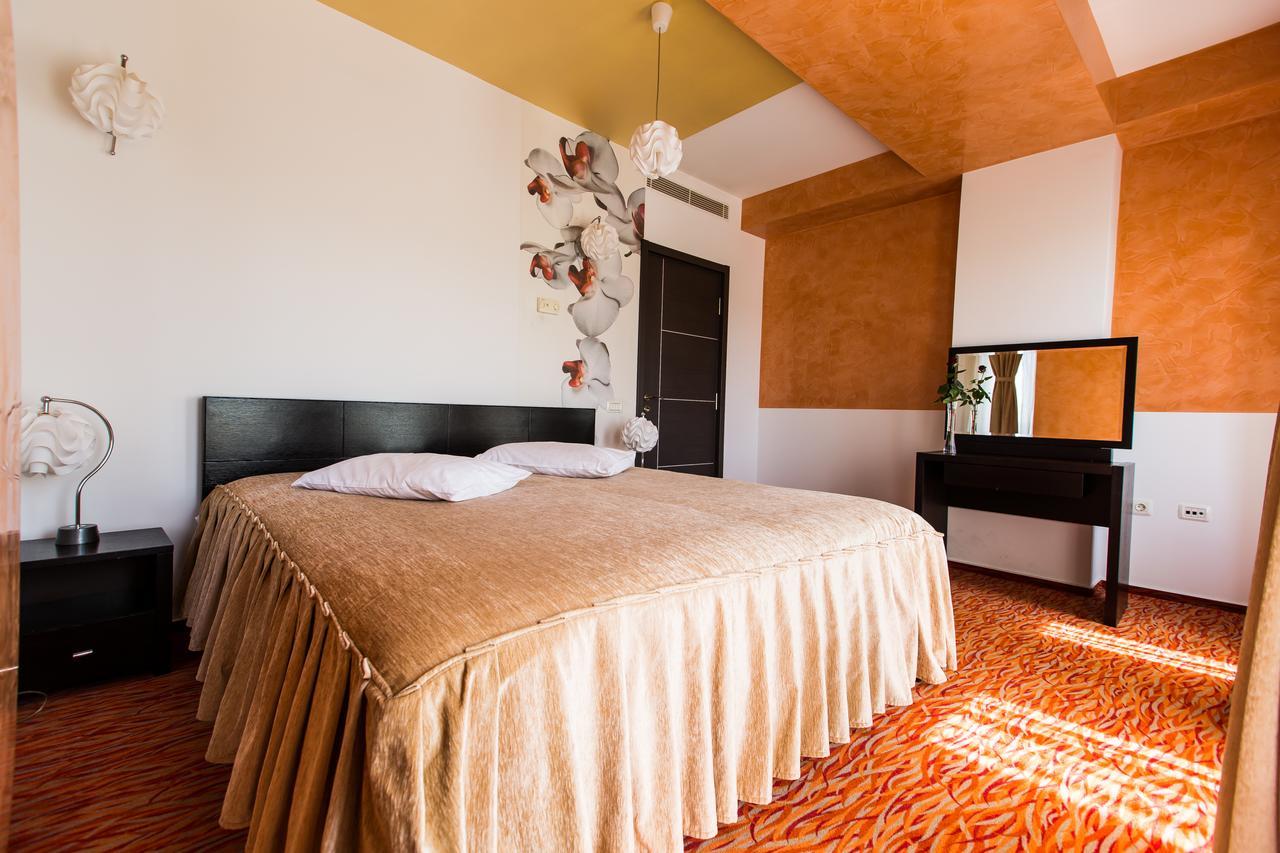 Hotel Grandis Apulum Mioveni ภายนอก รูปภาพ