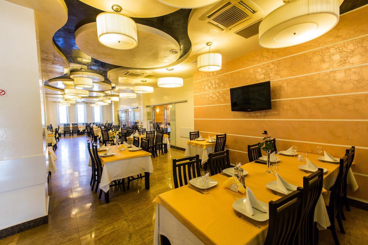 Hotel Grandis Apulum Mioveni ภายนอก รูปภาพ