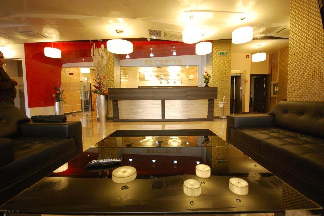 Hotel Grandis Apulum Mioveni ภายนอก รูปภาพ