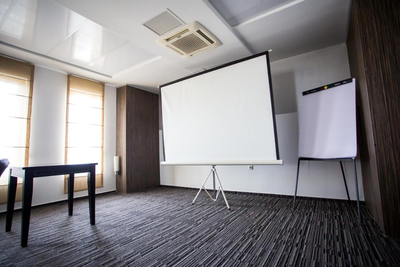 Hotel Grandis Apulum Mioveni ภายนอก รูปภาพ