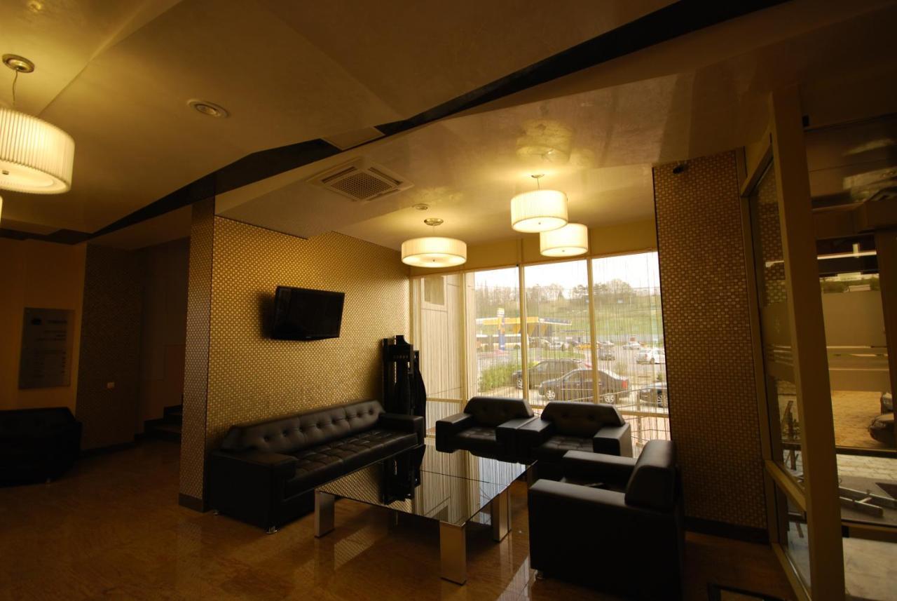 Hotel Grandis Apulum Mioveni ภายนอก รูปภาพ