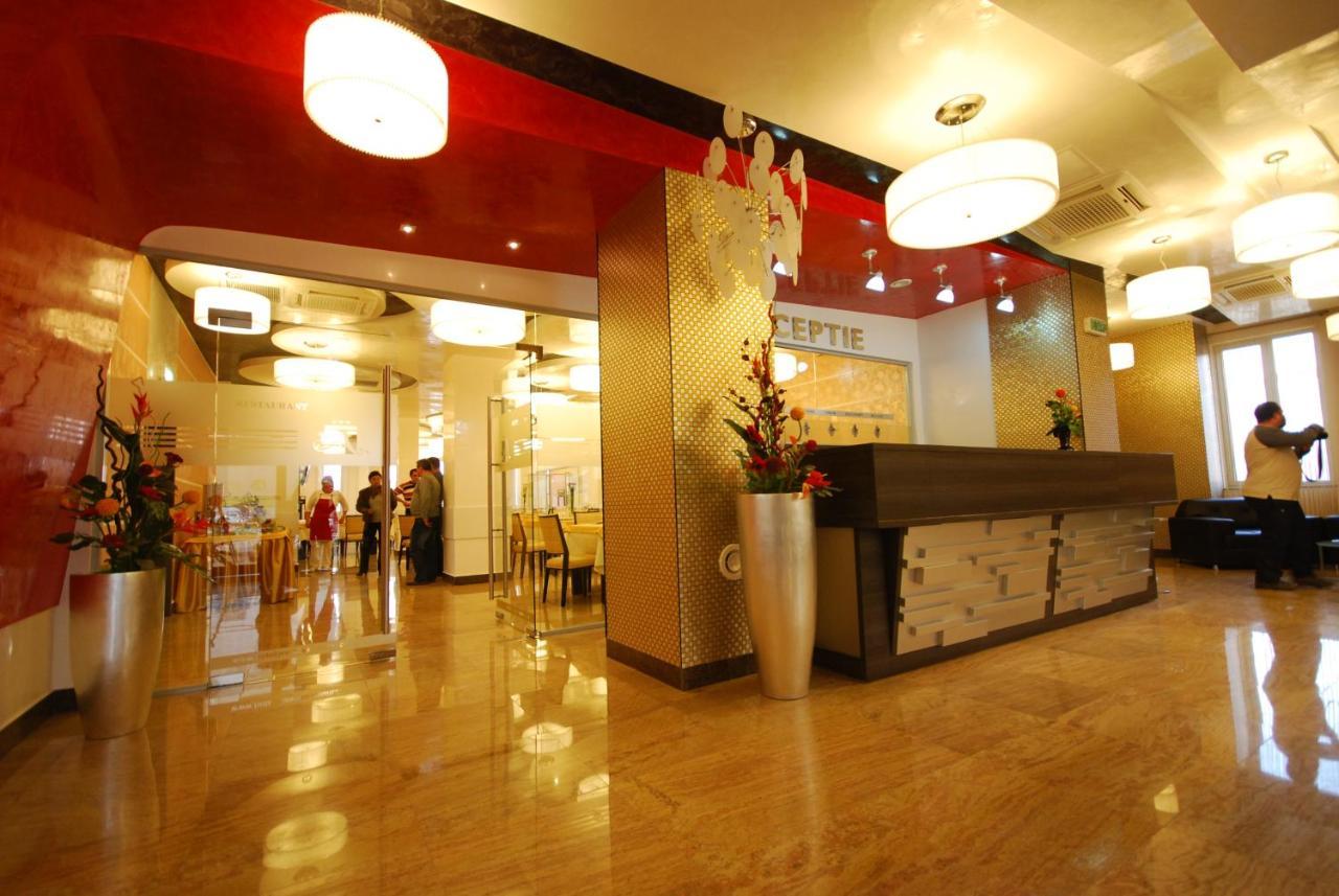 Hotel Grandis Apulum Mioveni ภายนอก รูปภาพ