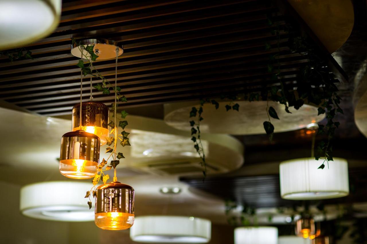 Hotel Grandis Apulum Mioveni ภายนอก รูปภาพ